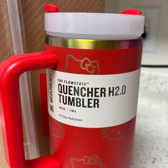 Stanley Red Hello Kitty Quencher H2.0 Tumbler - Picture 2 of 7